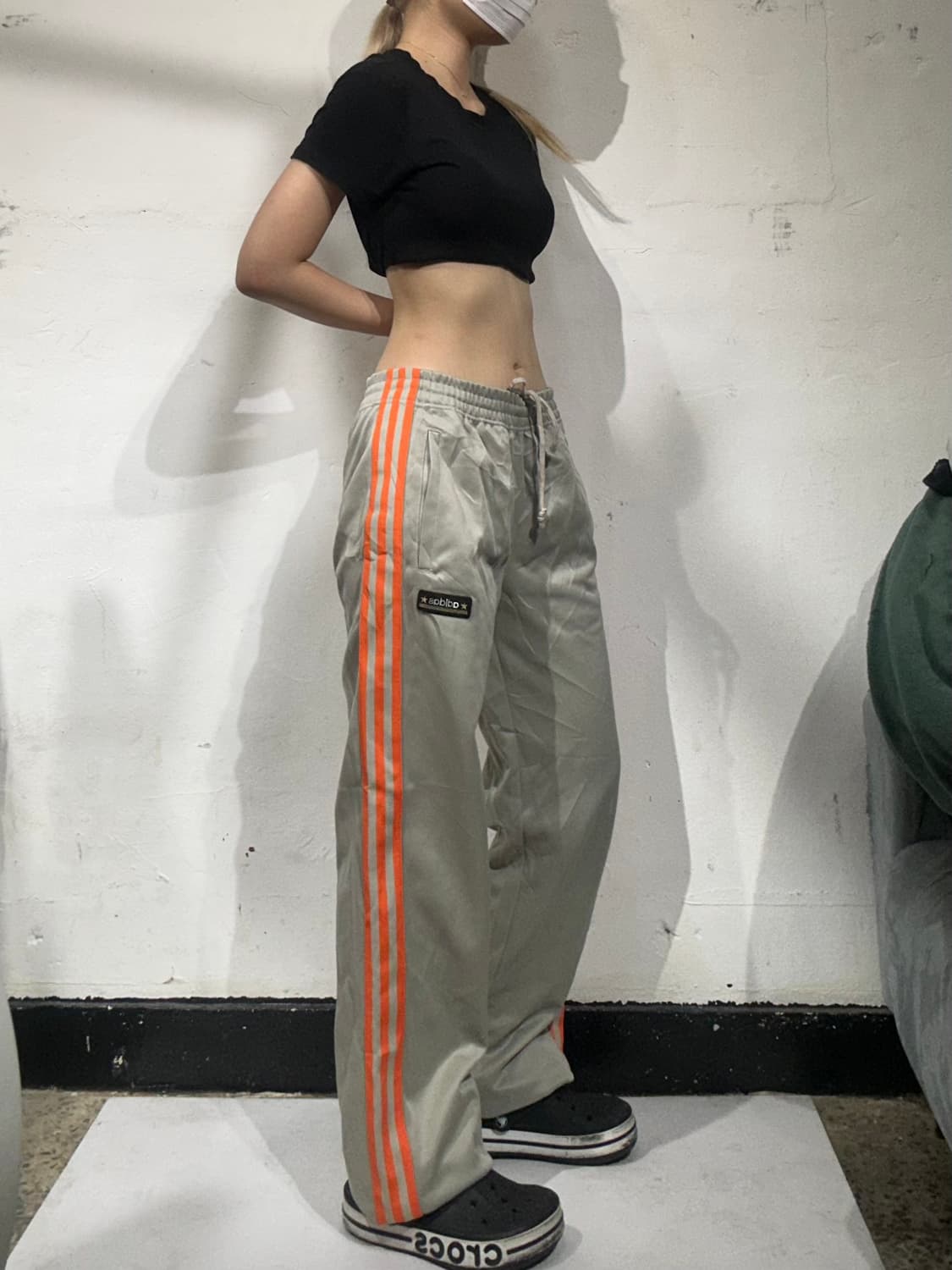 아디다스 카키 와이드 오렌지 사이드 라인 팬츠 S 상품이미지1