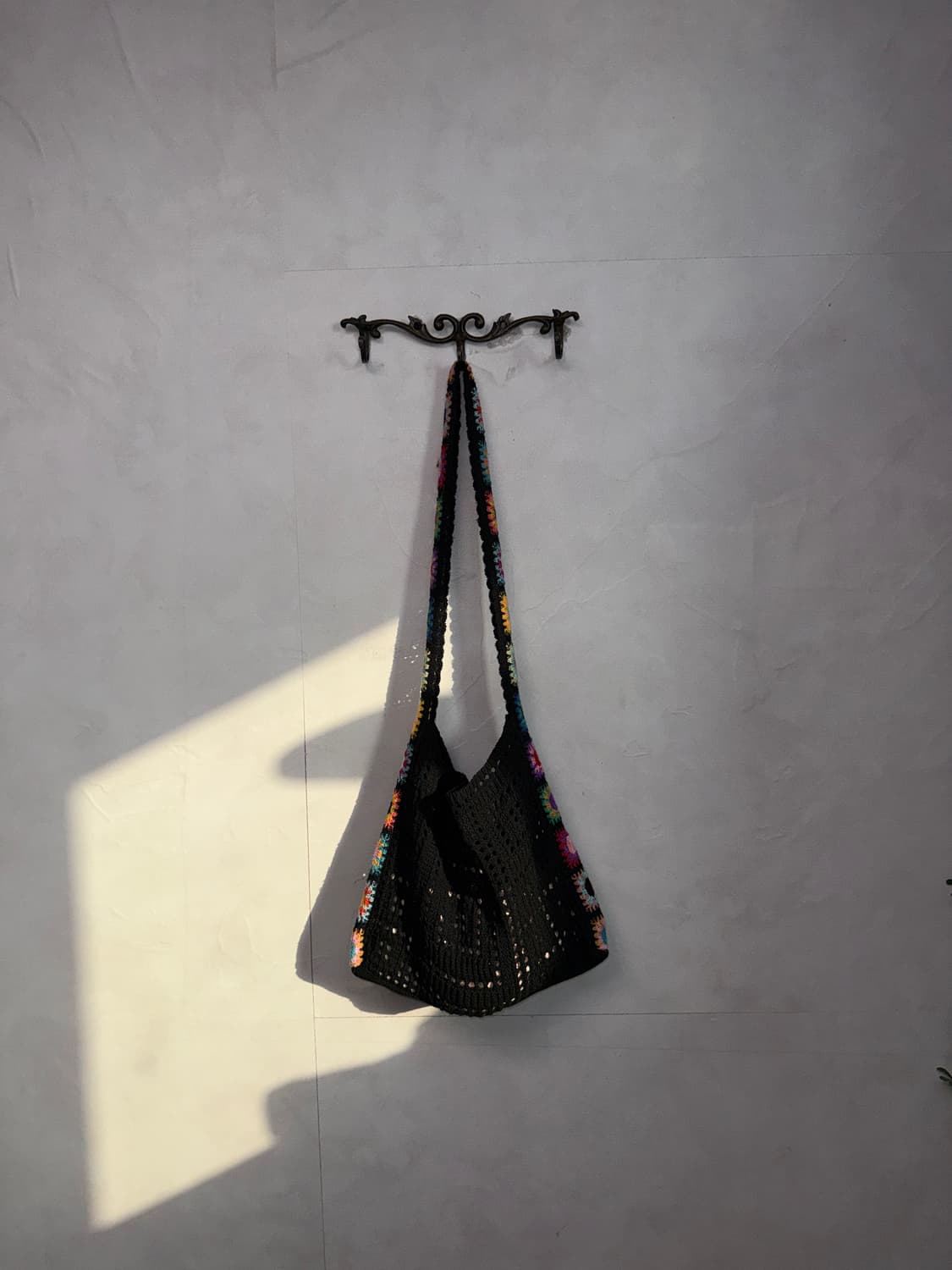 Black multi color flower crochet 크로스백 상품이미지5