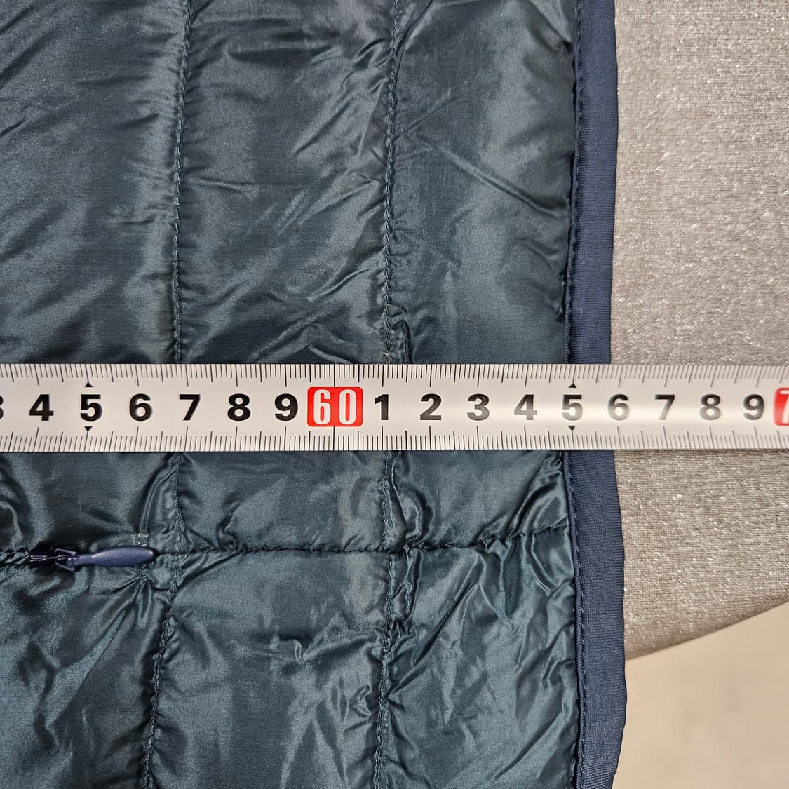 L 100) 유니클로 다크그린 오리털 경량 패딩조끼 상품이미지8