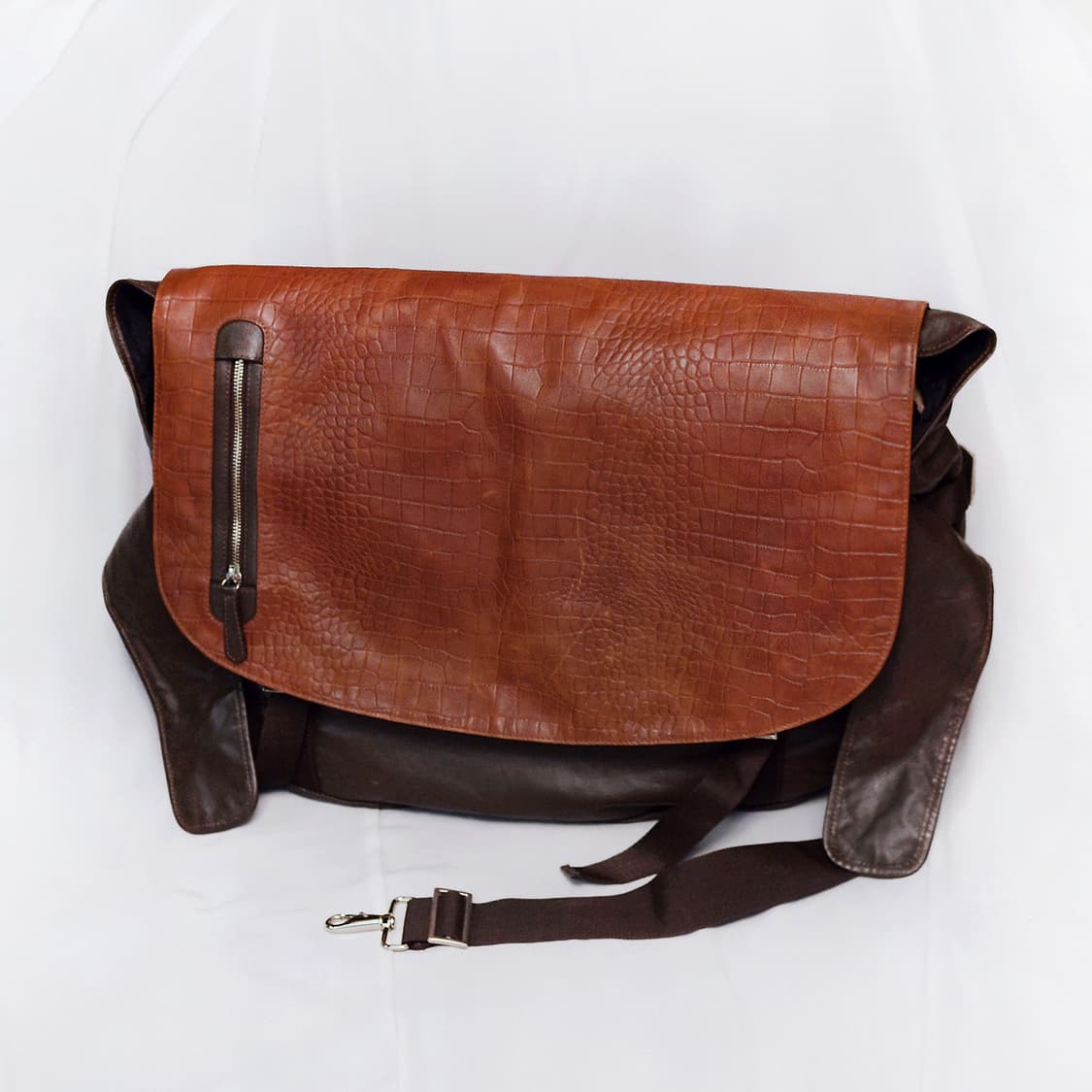 엠비오 컬렉션 라인 크로커다일 엠보 레더 빅 크로스바디백 상품이미지1