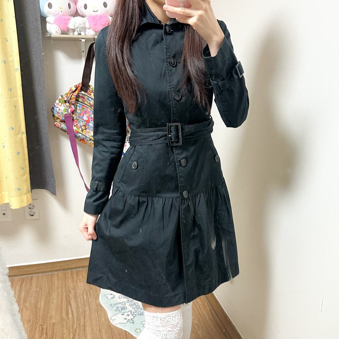 블랙 색상의 빈티지 레이스 코트입니다. 밑단 레이스 디테일이 유니크하고  상품이미지1