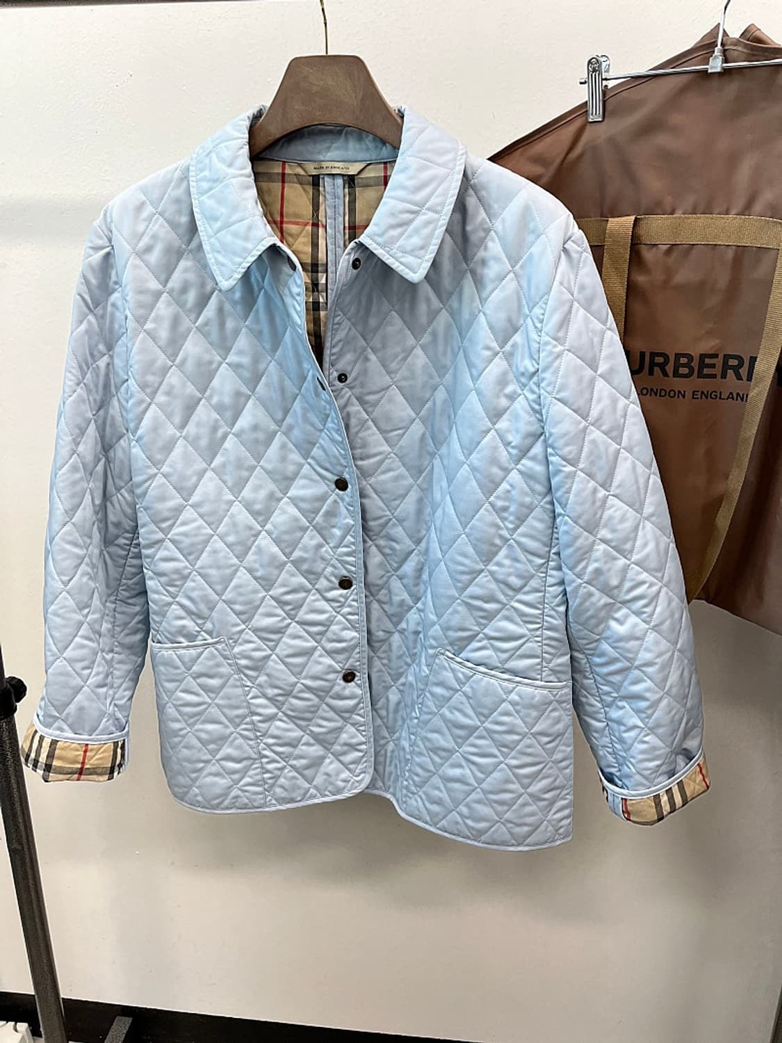 여) 버버리 런던 라이트블루 퀼팅자켓  상품이미지3