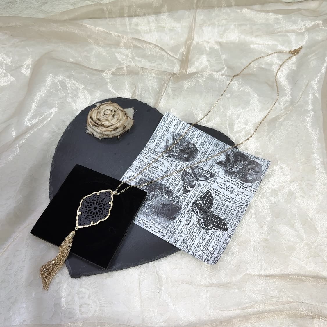 빈티지 메탈 타공 가죽 태슬 목걸이 상품이미지2