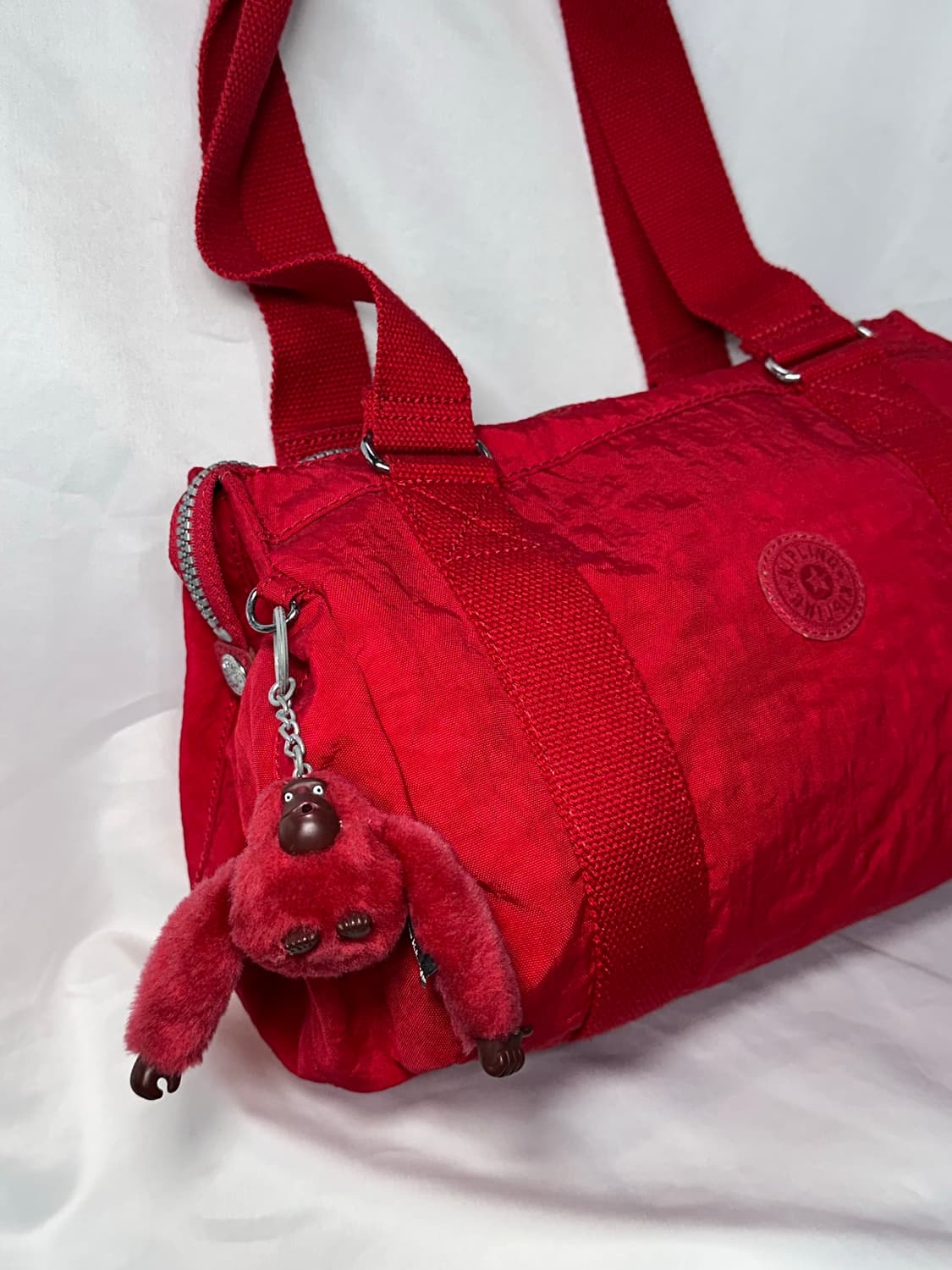 키플링 원통 숄더백 상품이미지2