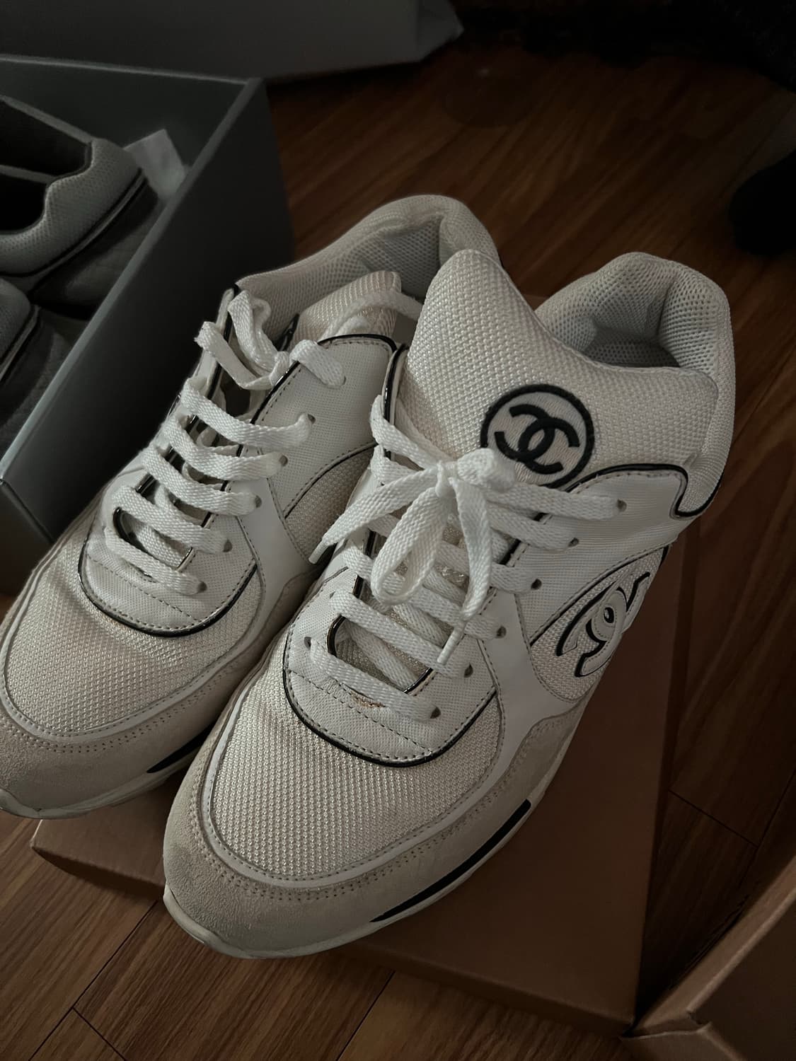 샤넬 CC 로고 크루즈 스니커즈 42사이즈 상품이미지1