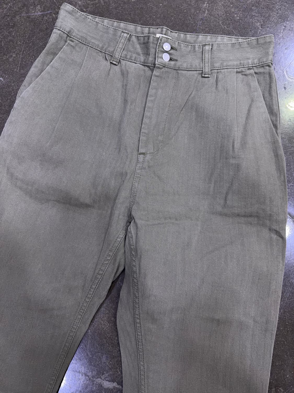 어나더오피스 해링본 핀턱 오피서 팬츠 올리브 1사이즈 상품이미지3