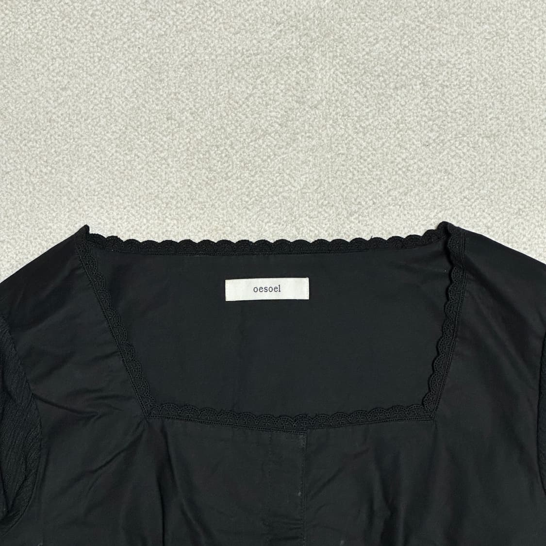 오이소엘 라나 스퀘어 넥 탑 상품이미지5
