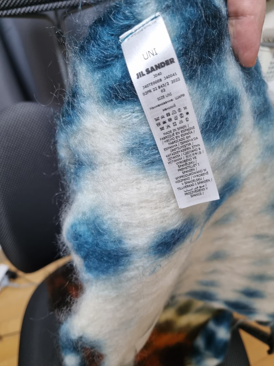 질샌더 모헤어 스카프 타이 다이 블루 오렌지 상품이미지5