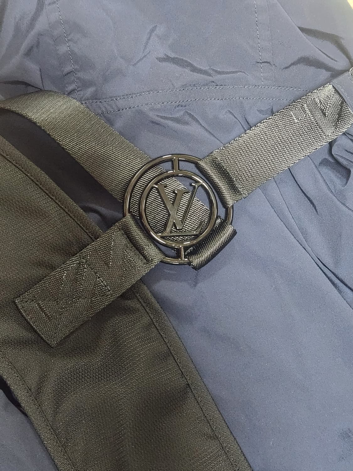 루이비통 패커블 하네스 위드패치 아노락54 상품이미지5