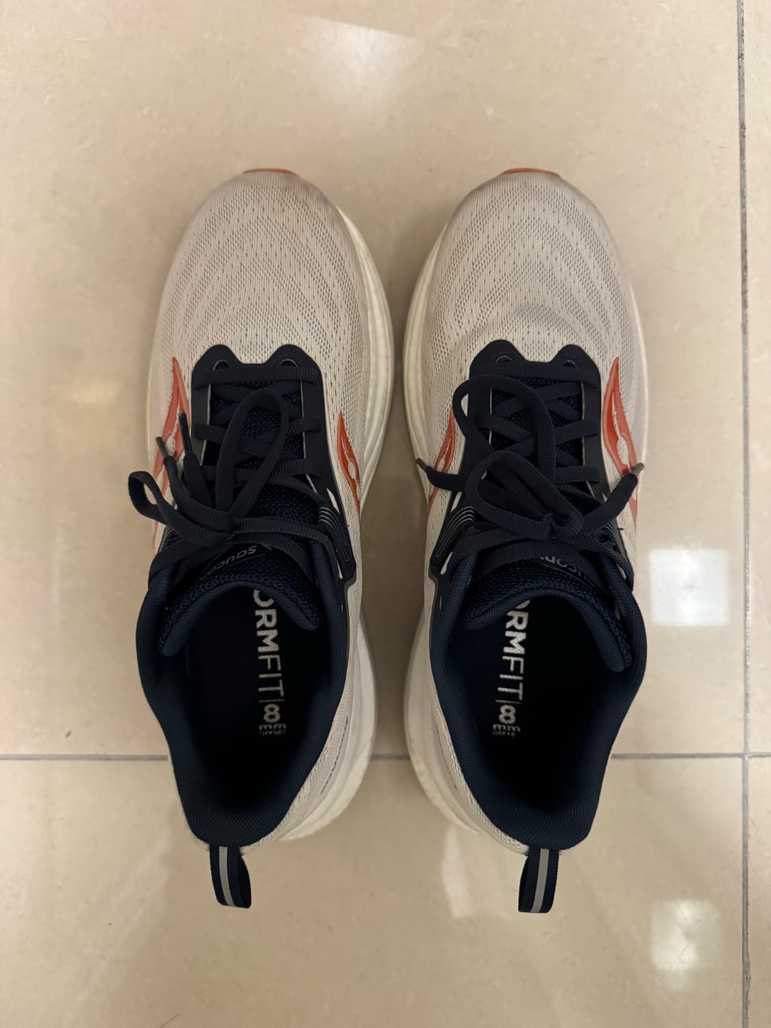 써코니 템퍼스2 러닝화 275 상품이미지2