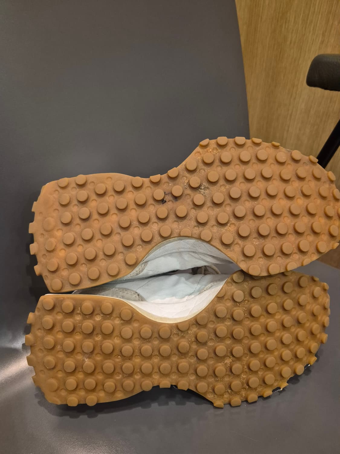 뉴발란스 리바이스 콜라보 스니커즈 245 판매합니다 상품이미지7