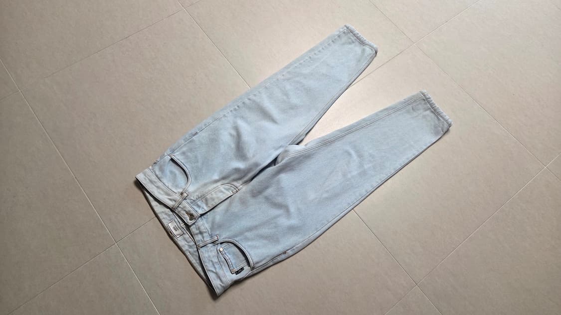 AMI 아미 캐롯핏 5포켓 워시드 연청 데님진  상품이미지2