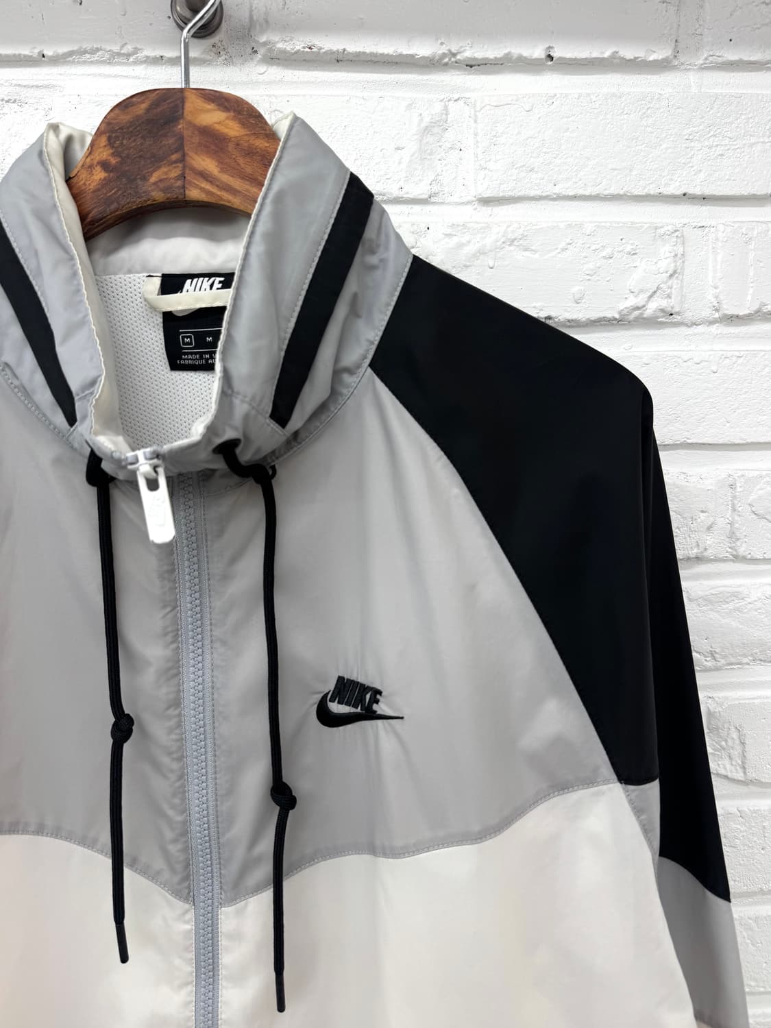 나이키 블랙화이트 바람막이 상품이미지4