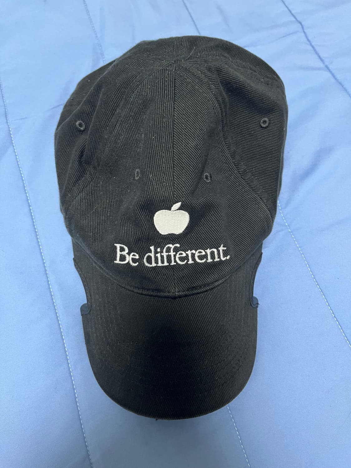 발렌시아가 애플로고 Be different 캡 상품이미지1