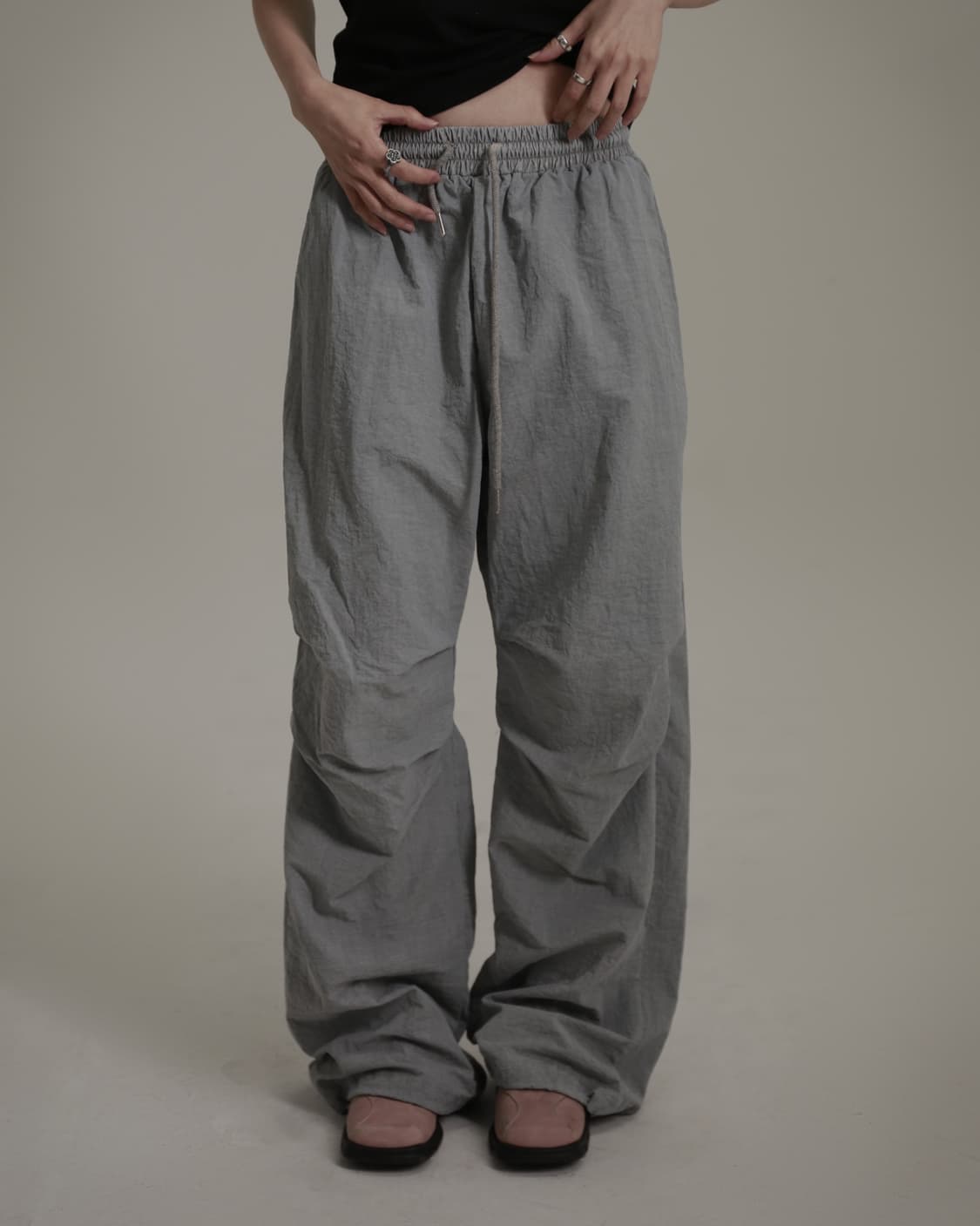 여운코리아 파라슈트 나일론 팬츠 (차콜) 상품이미지5