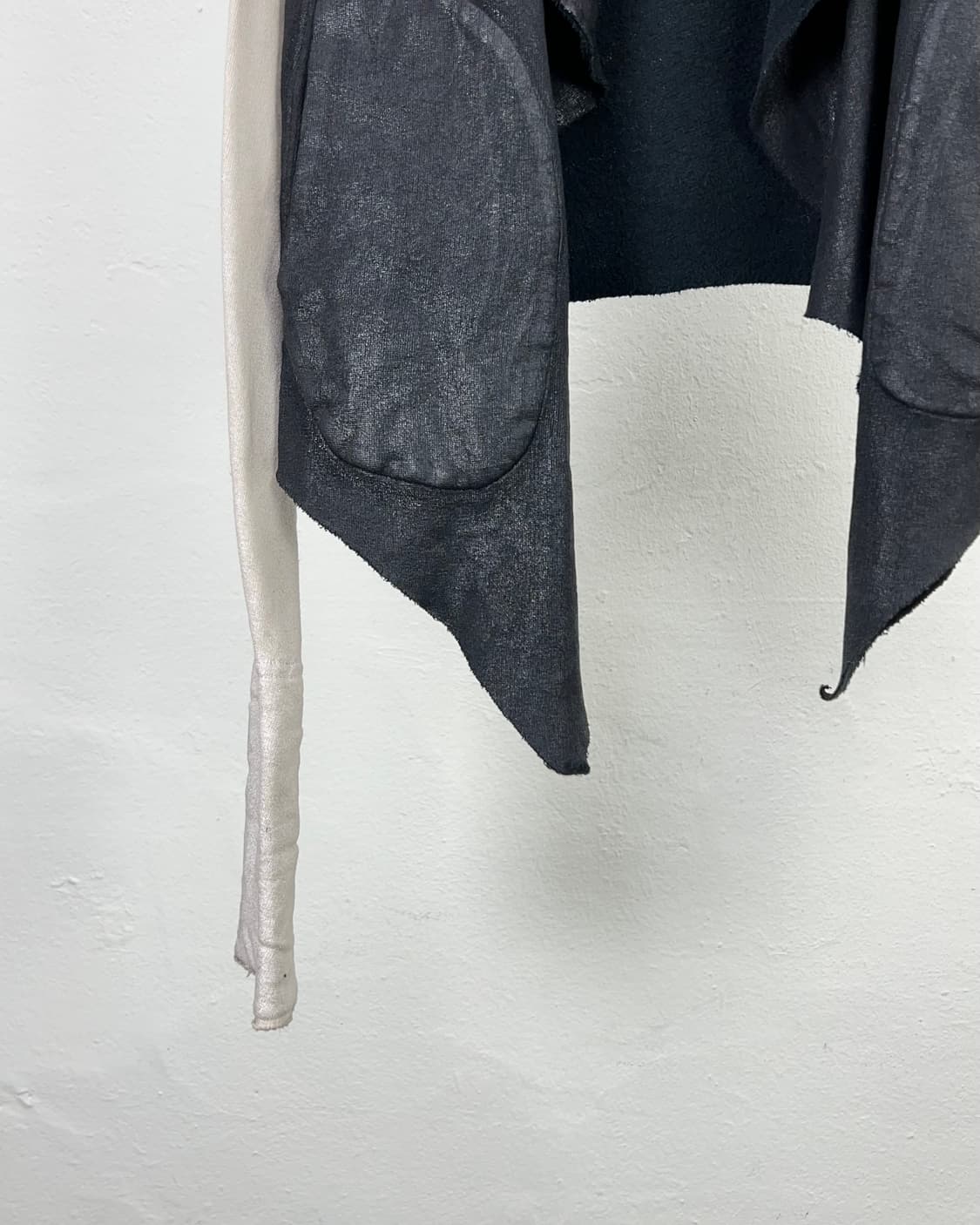 르그랑블루 드레이프 바이컬러 코팅 니트 가디건 자켓 상품이미지4