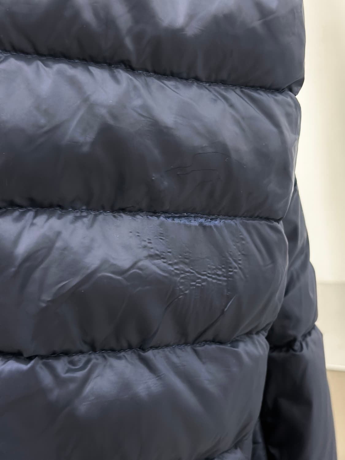 버버리 크레센트로고 네이비 경량 패딩  상품이미지9