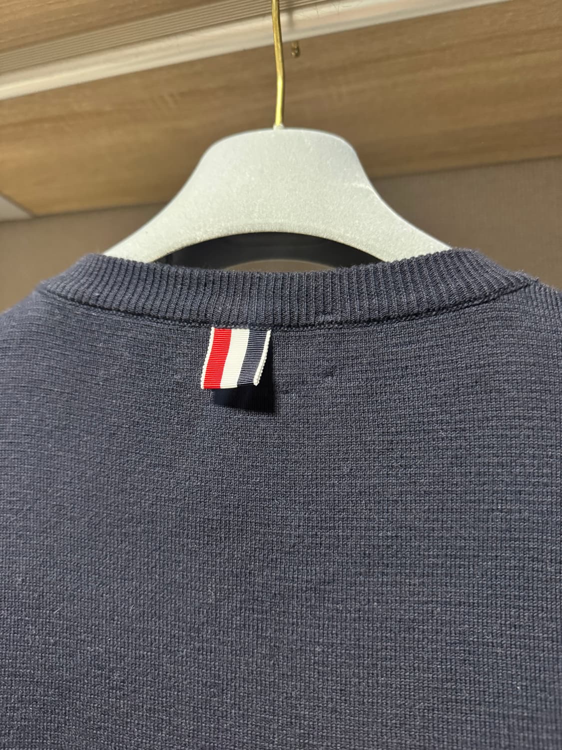 톰브라운 밀라노 스티치 사선 완장 니트 네이비 3 상품이미지5