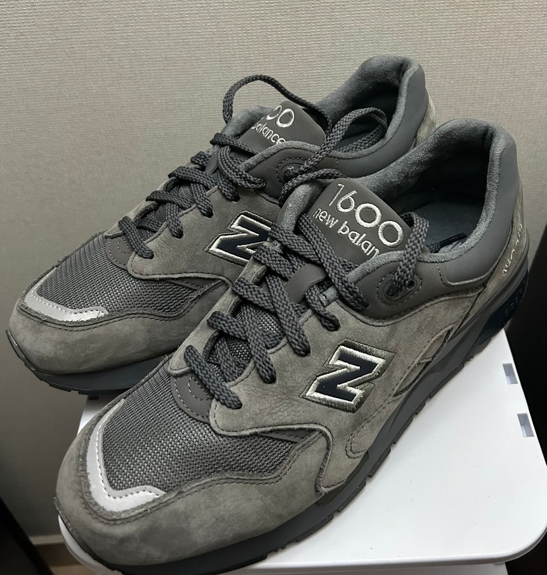 뉴발란스 CM1600 다크그레이 상품이미지1