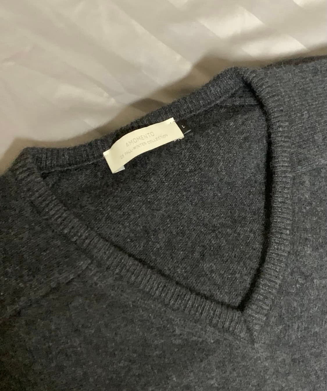 아모멘토 라쿤 브이넥니트 상품이미지6