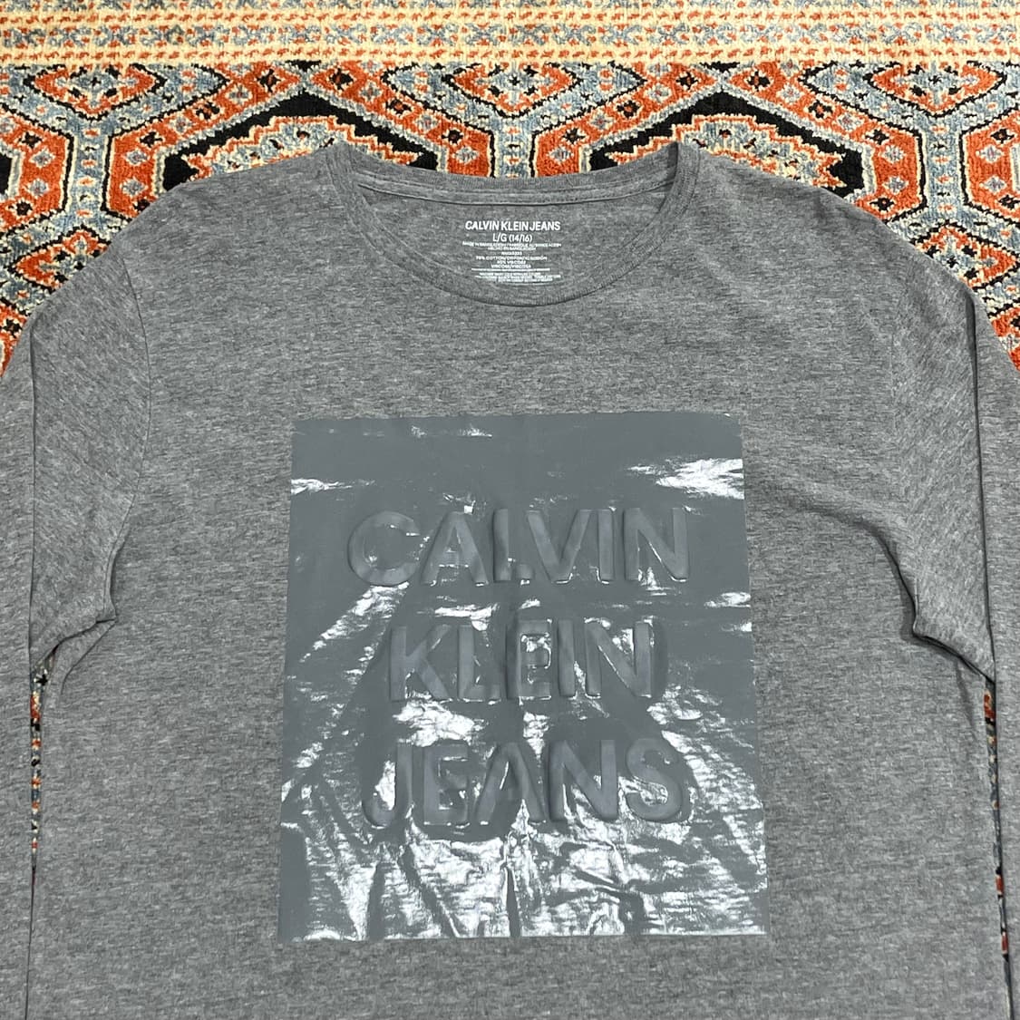 캘빈클라인 로고 프린팅 차콜 긴팔티셔츠 여성L 상품이미지3