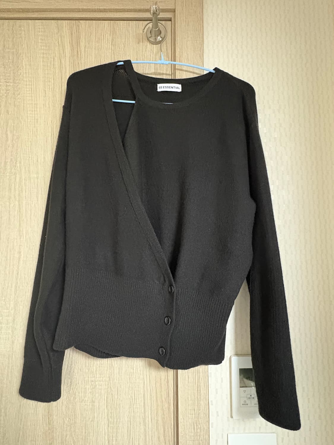 EE essential 니트 상품이미지1