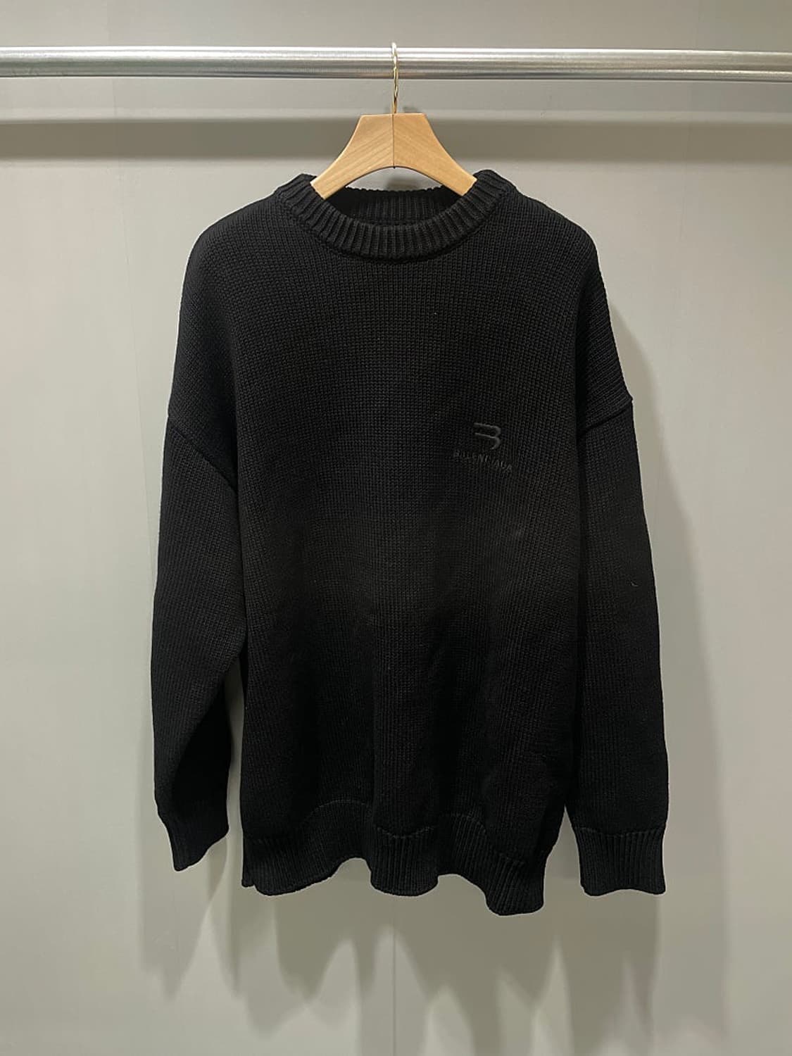(정품/새상품) 발렌시아가 유니핏 블랙 B 자수 로고 오버사이즈 니트 상품이미지1