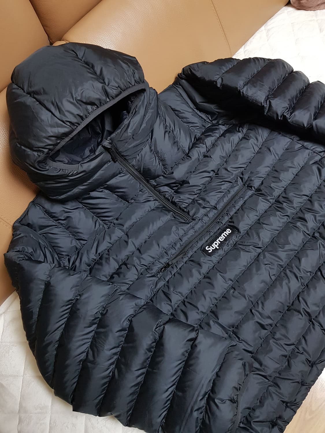 슈프림 마이크로 다운 하프 집 후드 패딩 블랙 24FW 상품이미지4