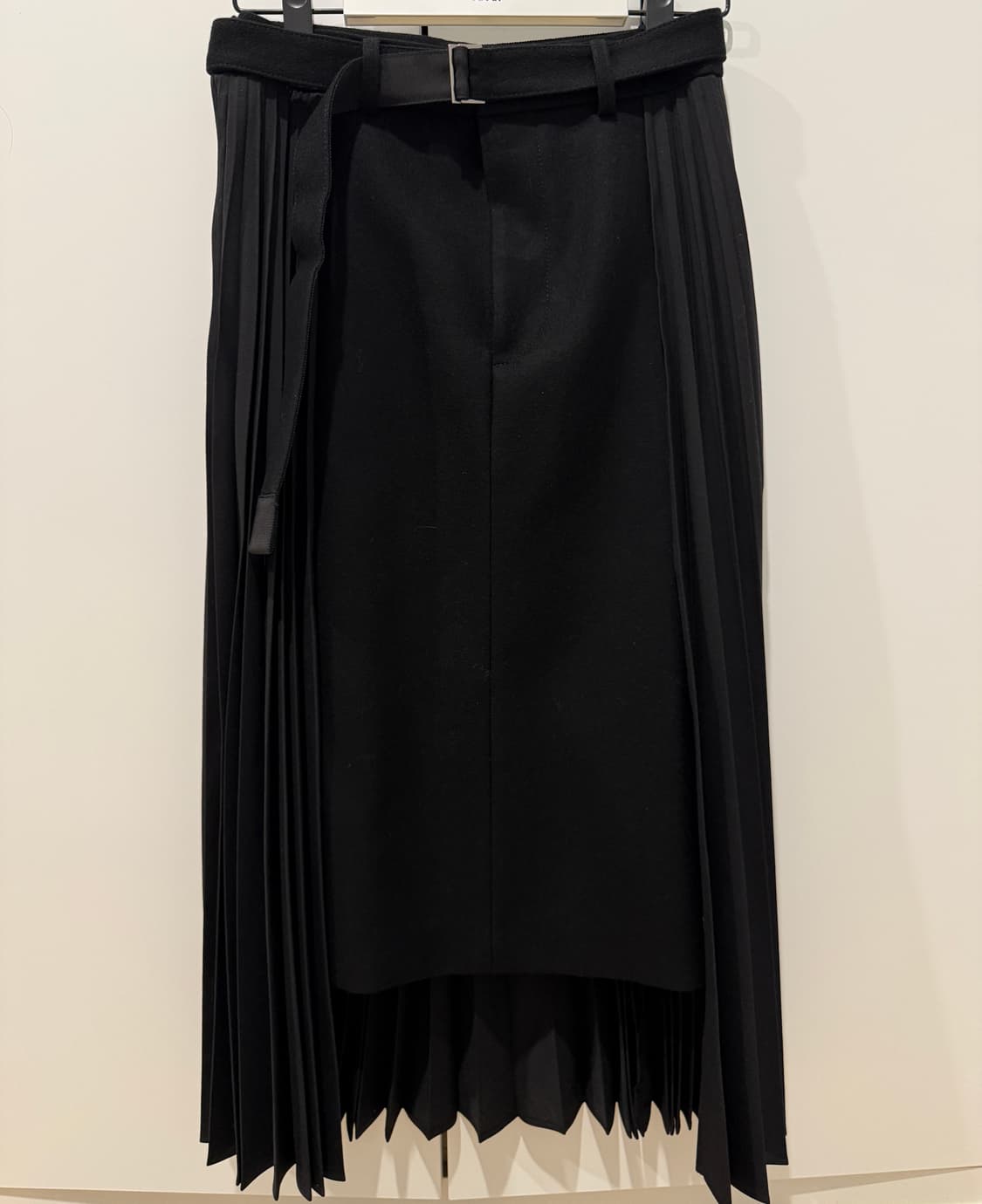 (1회착용) 사카이 블랙 수트 울 멜턴 플리츠 미디 스커트 2 상품이미지4