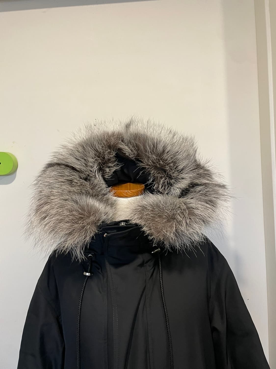 솔리드옴므  18fw 168 폭스퍼 패딩 블랙 상품이미지4