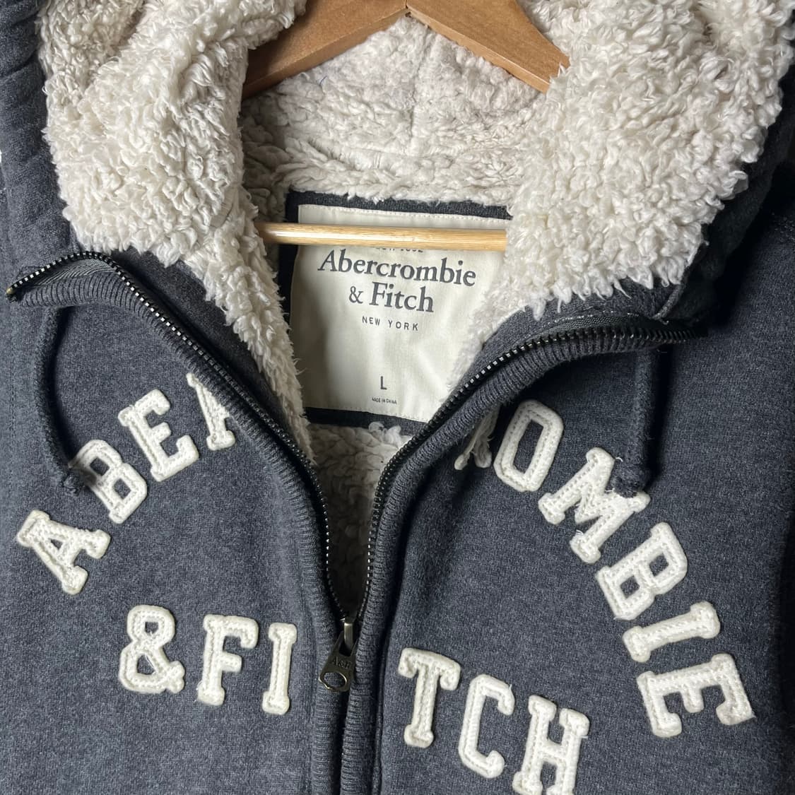 [A&F] 아버크롬비 레터링 자수 후드집업 상품이미지5