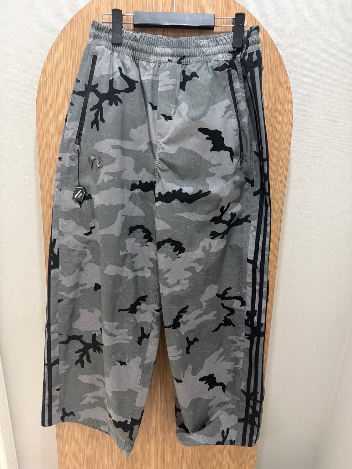 떠그클럽 아디다스 카모 팬츠 상품이미지1