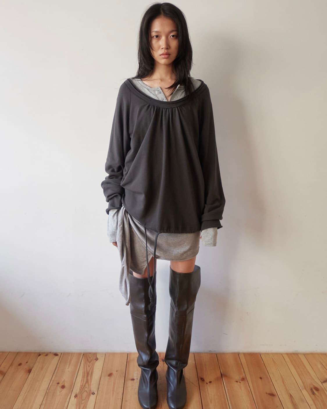 세릭 Round Hem String Top / Charcoal 상품이미지2
