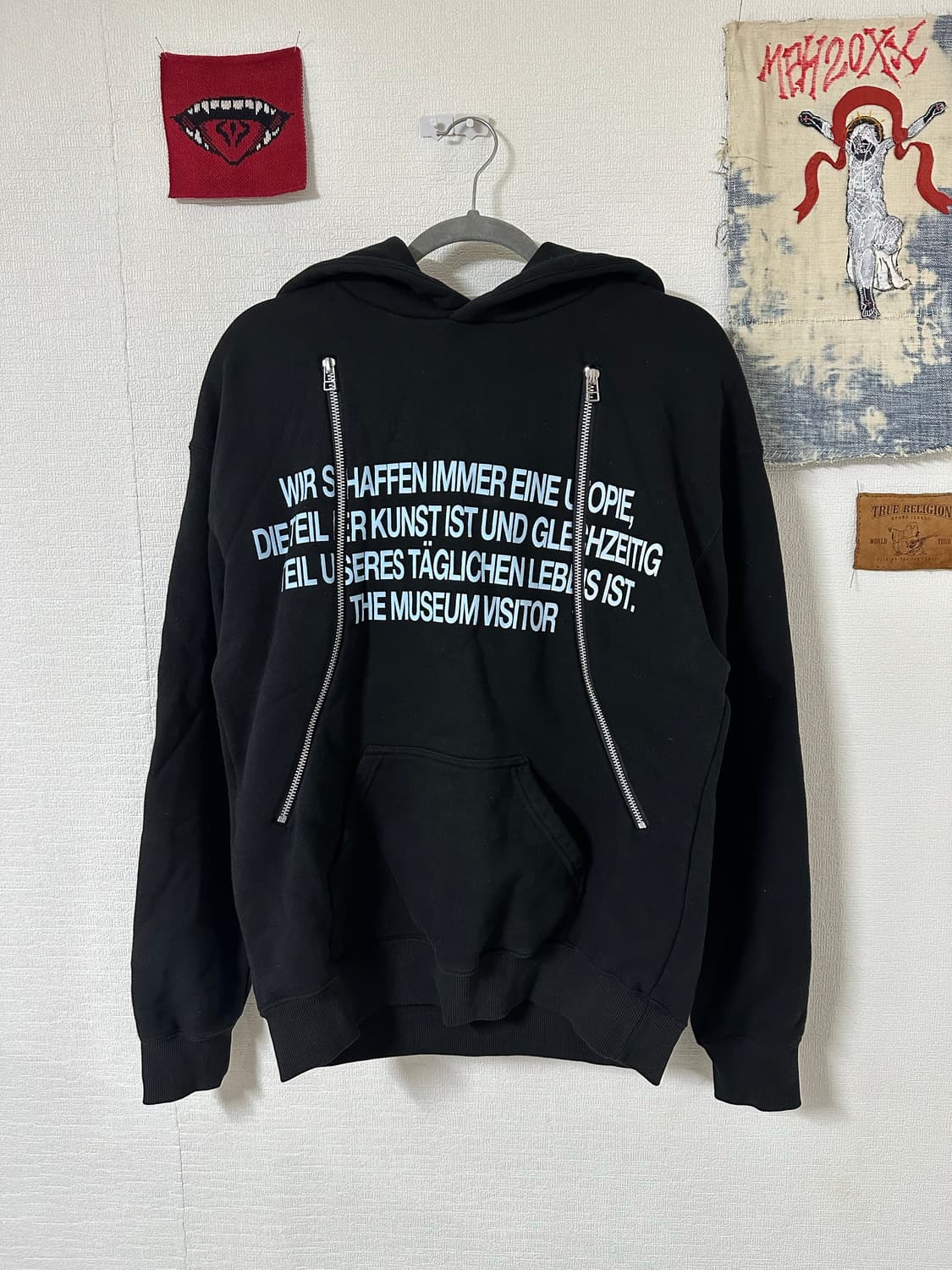 더 뮤지엄 비지터 지퍼 후디 M 상품이미지1