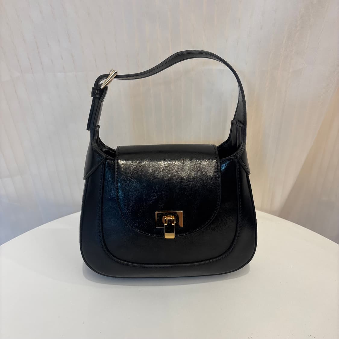 정품 Ovhee 오브히 보떼 크링클드 미니백     상품이미지2