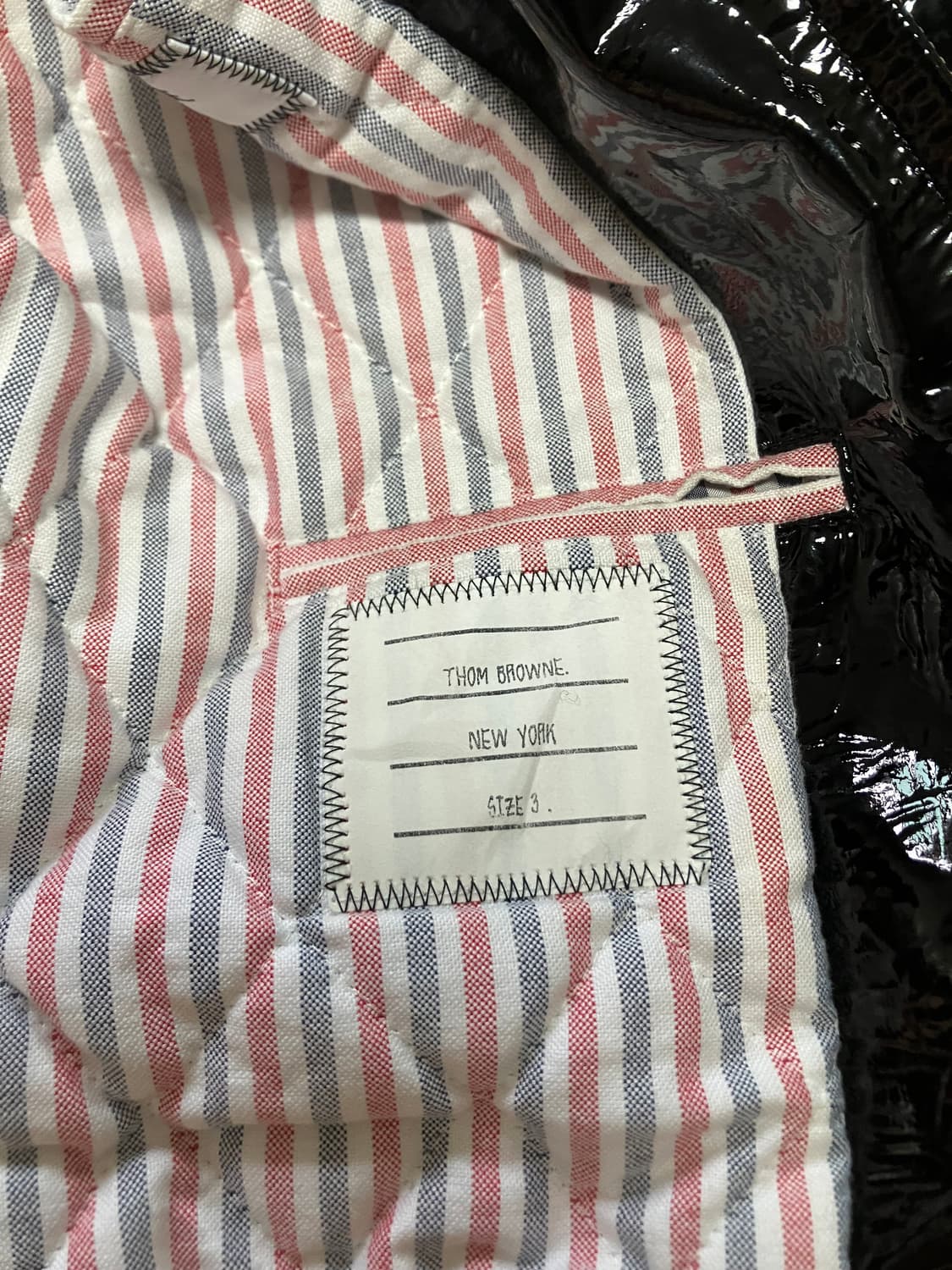 톰브라운 페이던트 바시티 자켓 상품이미지3