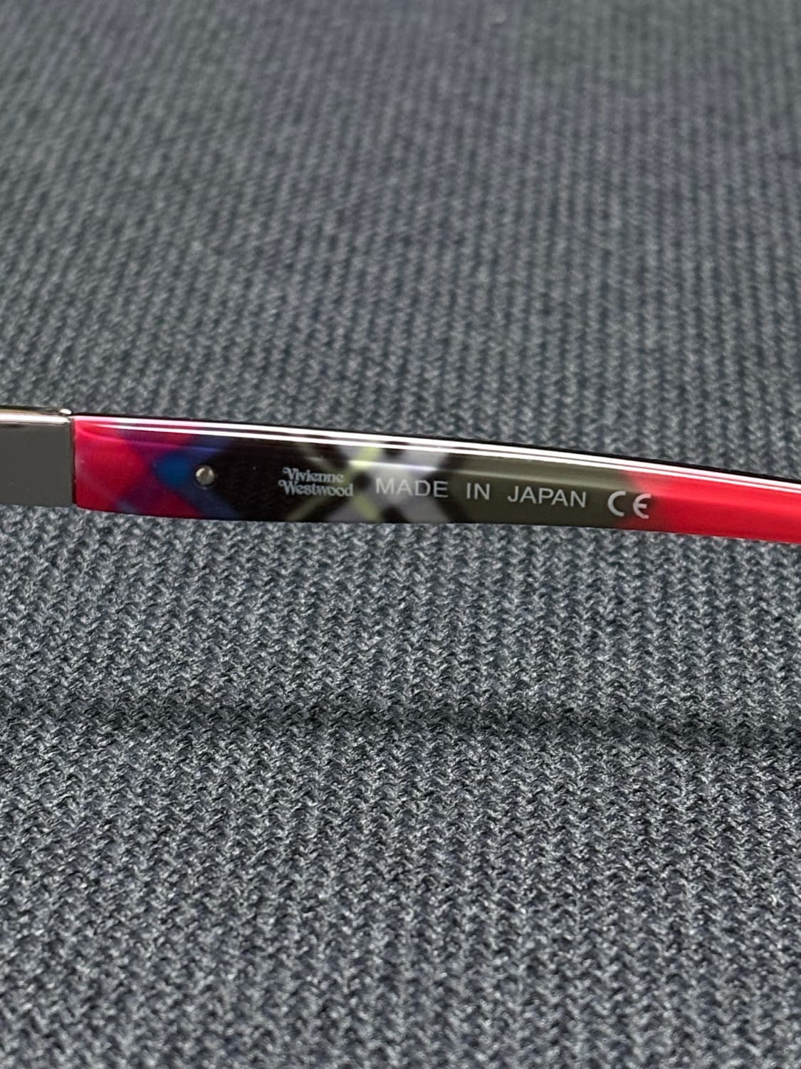 비비안웨스트우드 체크 뿔테 안경 (블루라이트 렌즈) 상품이미지4