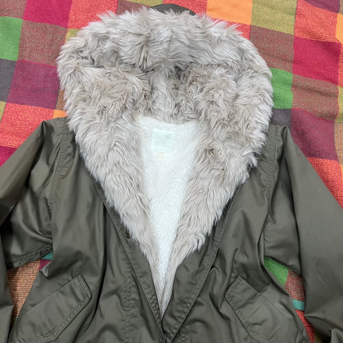 어스뮤직 모리 퍼 후드 야상 상품이미지3