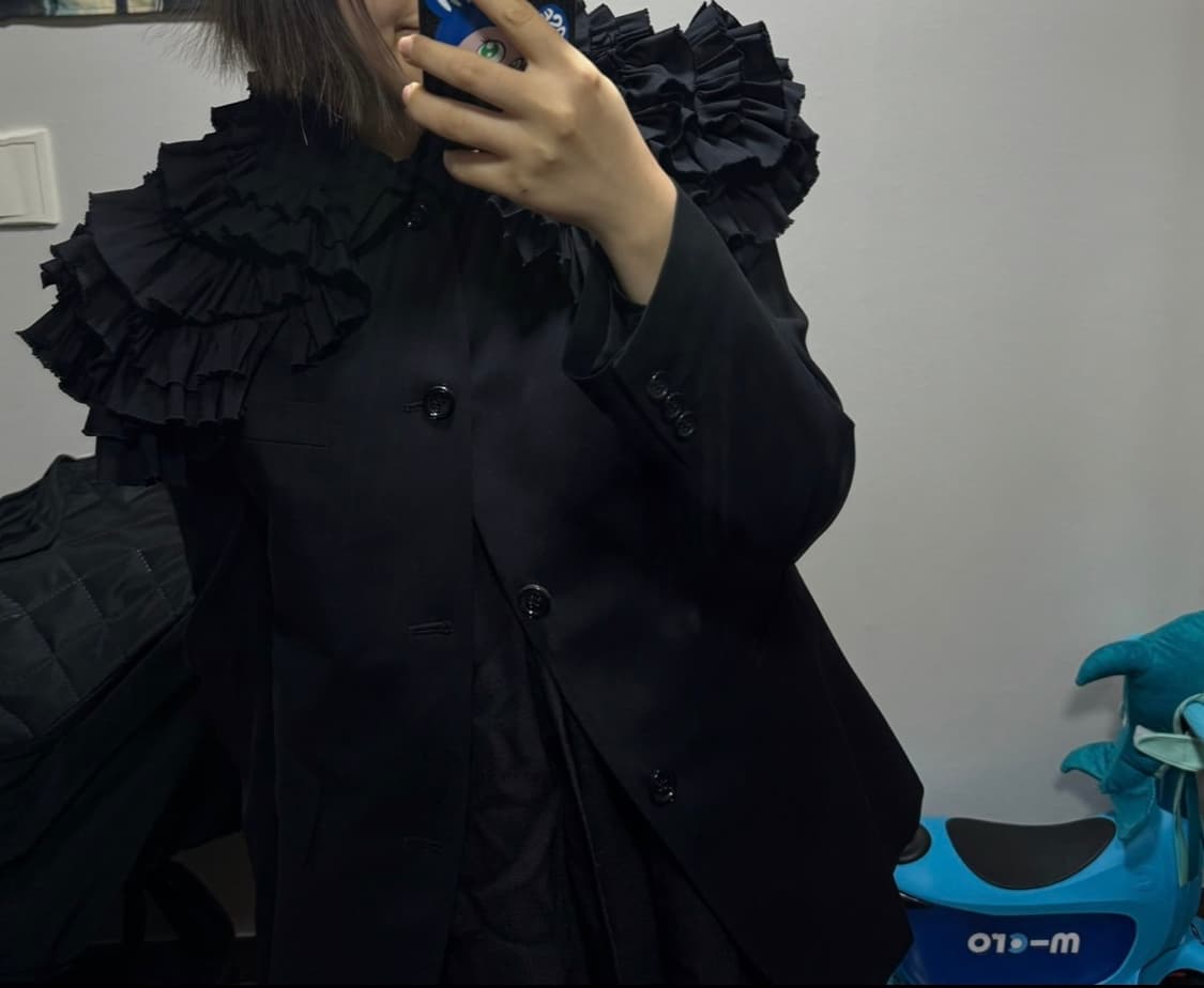 (네고가능)꼼꼼  26ss 프릴 폴리 셔츠 (블랙,M) 상품이미지3