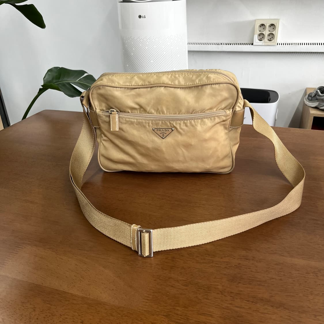 프라다 나일론 크로스백 상품이미지1