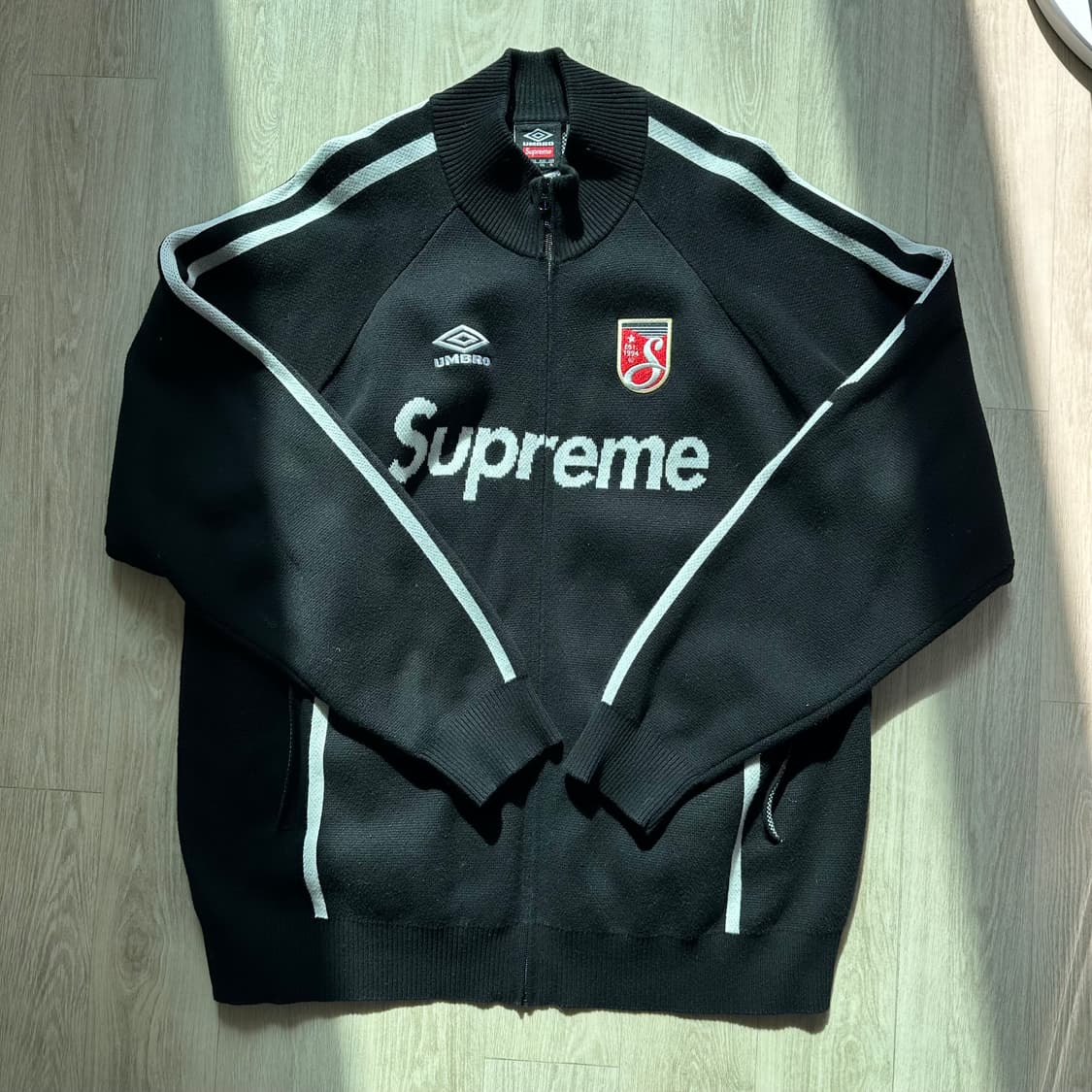 슈프림X엄브로 집업 스웨터 블랙 상품이미지2