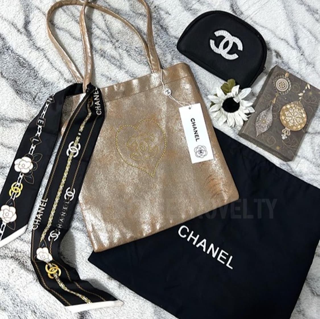 샤넬VIP 기프트 빈티지 에코백 토트백 골드 상품이미지1