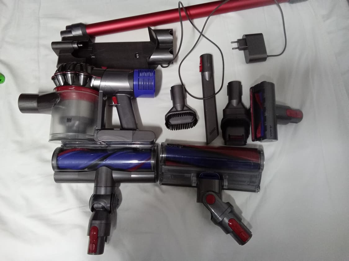 다이슨 V8 카본 앱솔루트 엑스트라 청소기
실버+레드 상품이미지6