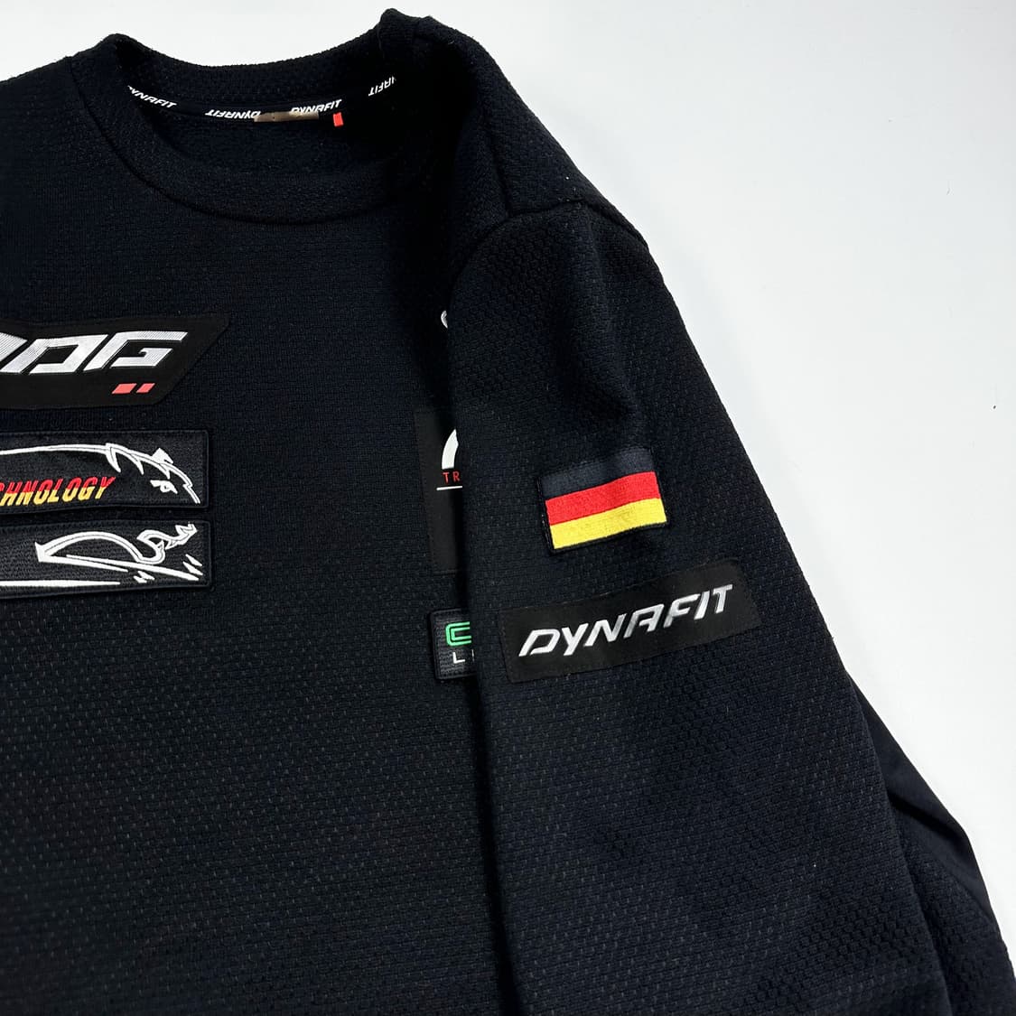 다이나핏 레이싱 패치 블랙 와플 맨투맨 (L) 상품이미지4