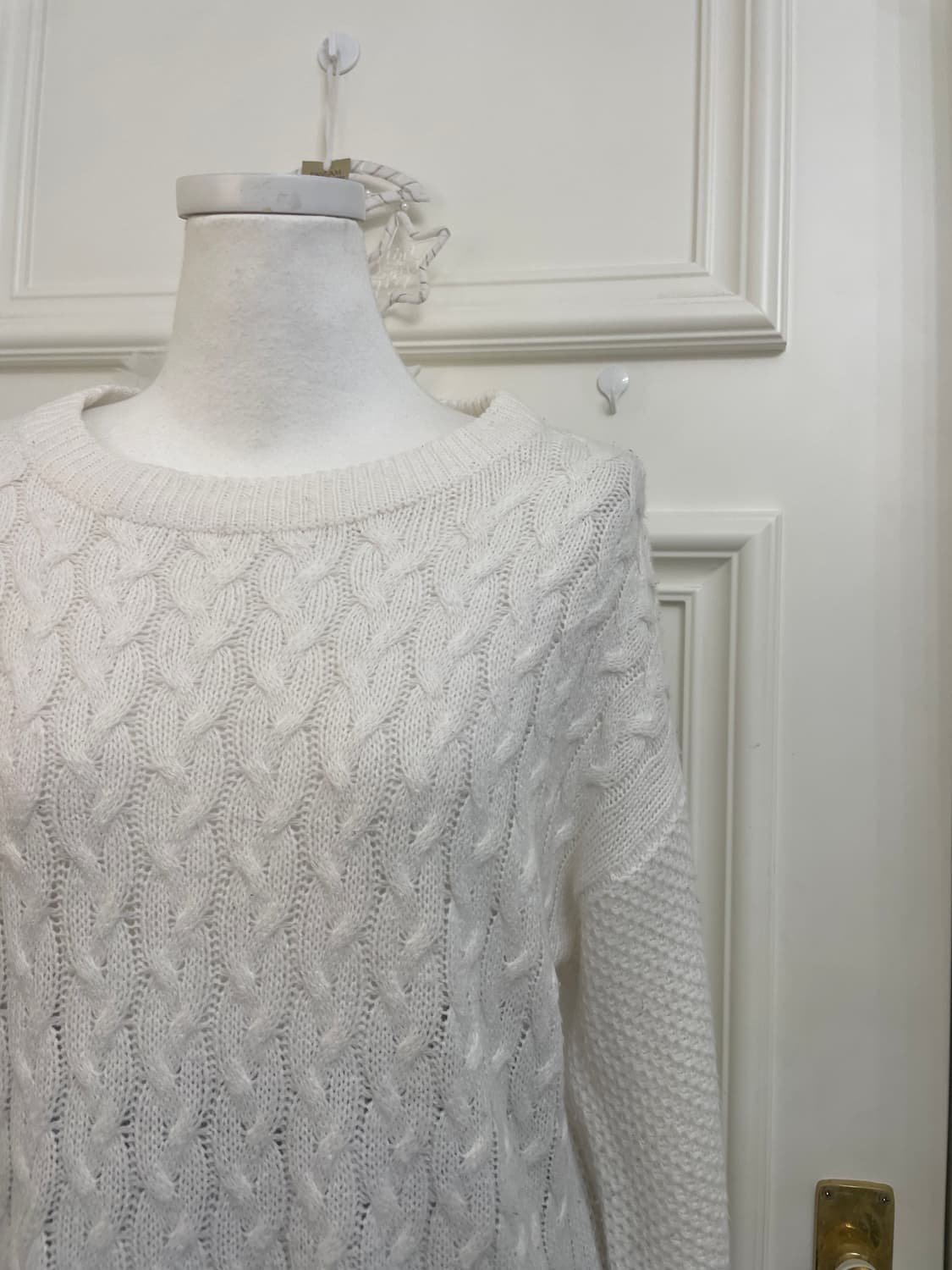 white twist side slit sweater(size-L) 상품이미지7