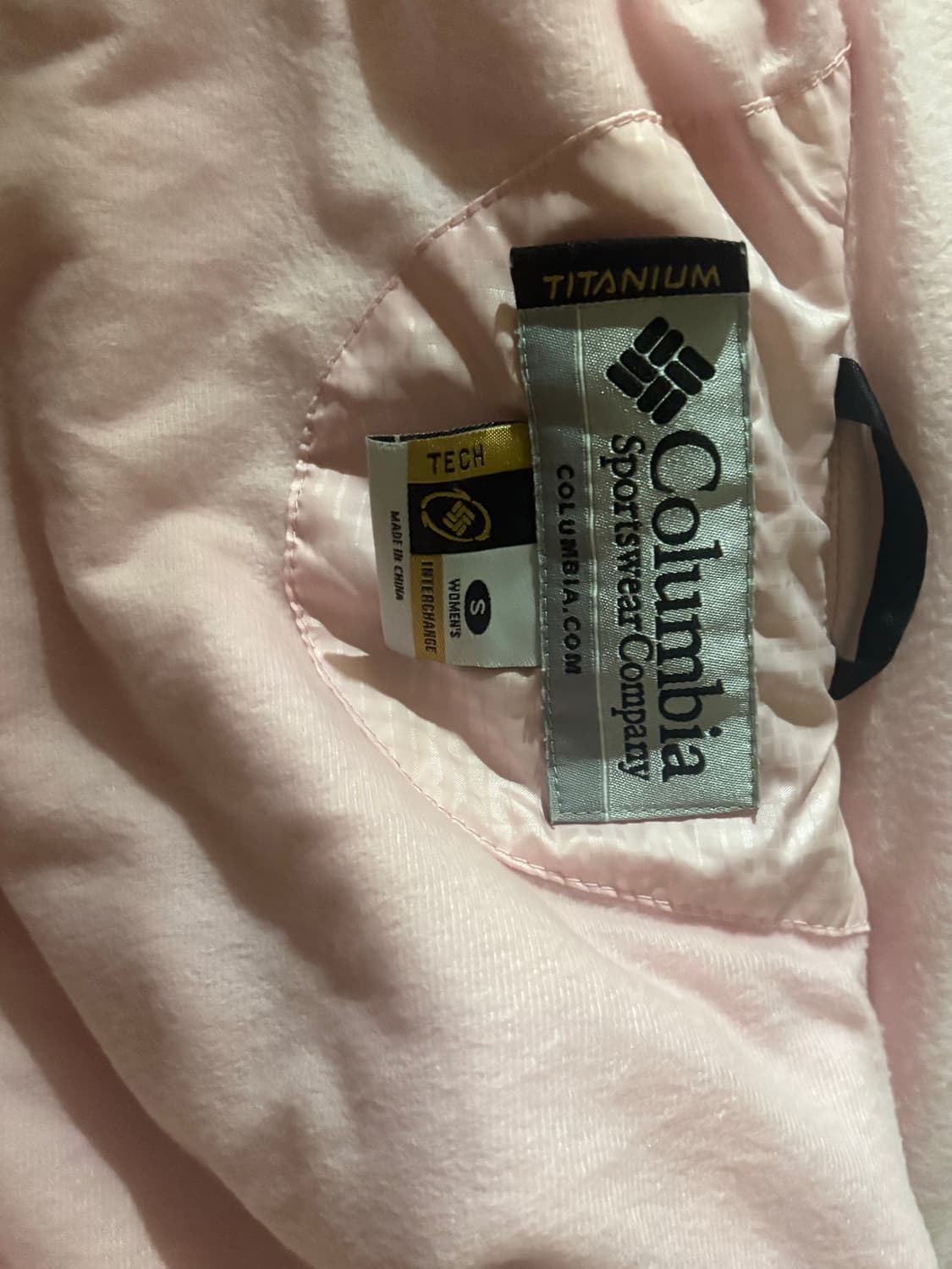 콜롬비아 핑크 패딩 슬림핏 상품이미지1