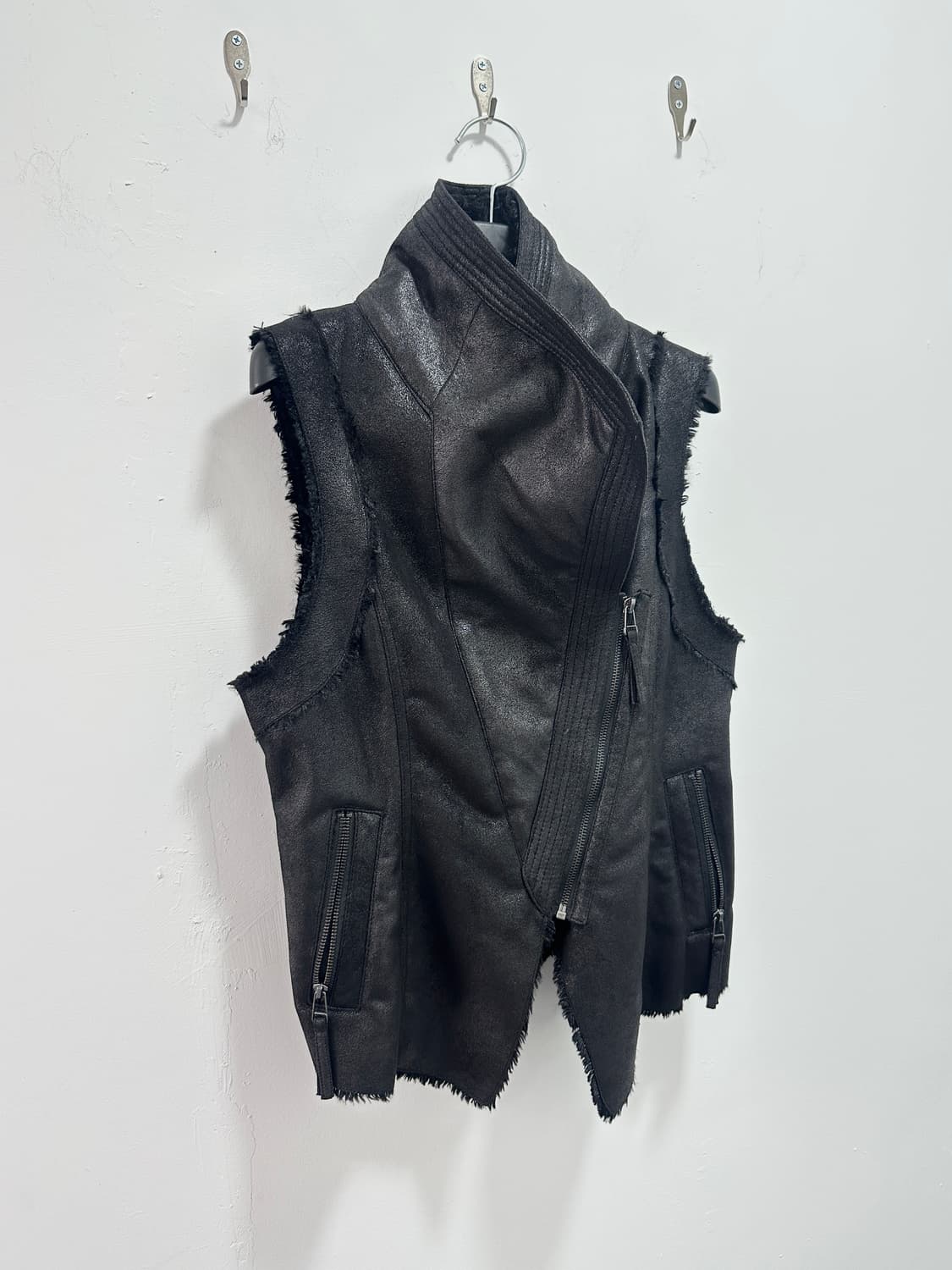 Asymmetric drape leather lamb fur vest 상품이미지7