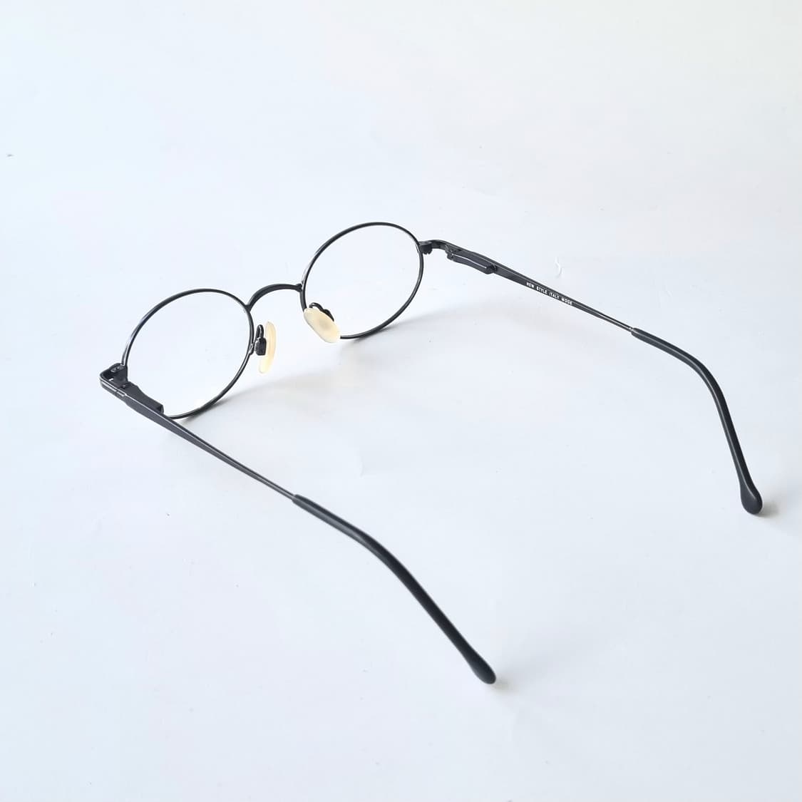 데드스탁 미니멀 오벌 슬림 메탈 안경테 774 상품이미지5