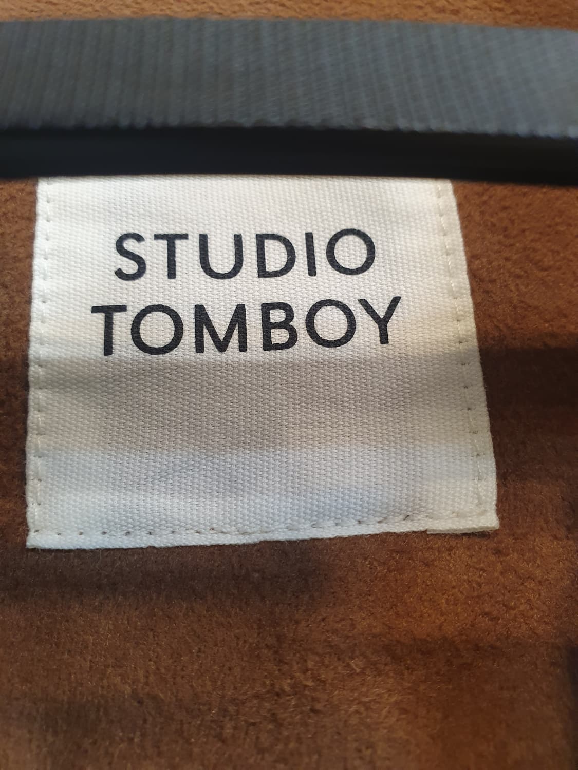 스튜디오 톰보이 무스탕 코트 상품이미지4