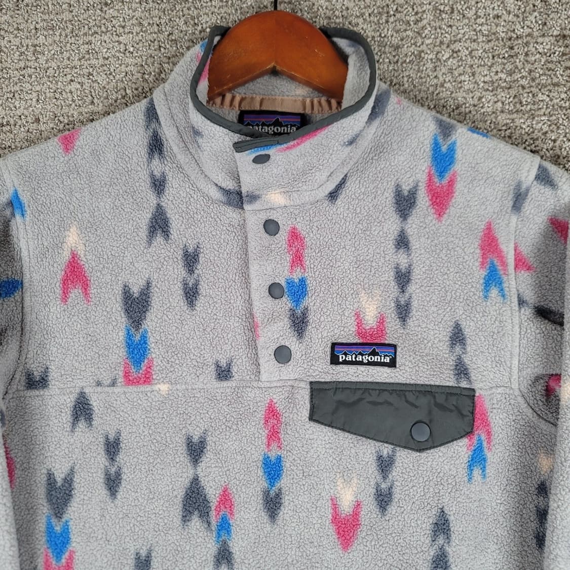  10s 파타고니아 신칠라 스냅-T 그레이패턴/차콜 상품이미지2